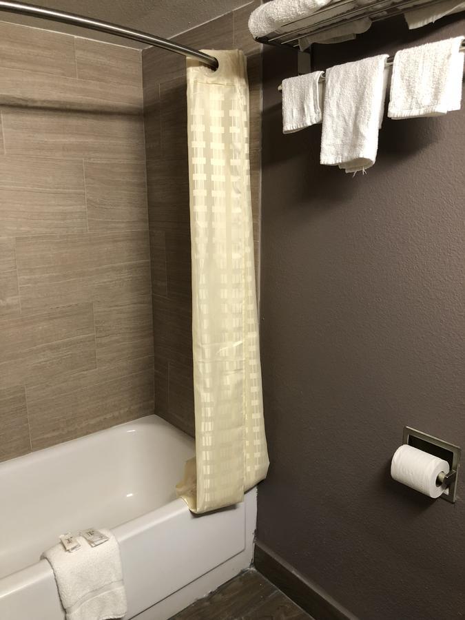 Economy Inn North Randall Екстериор снимка